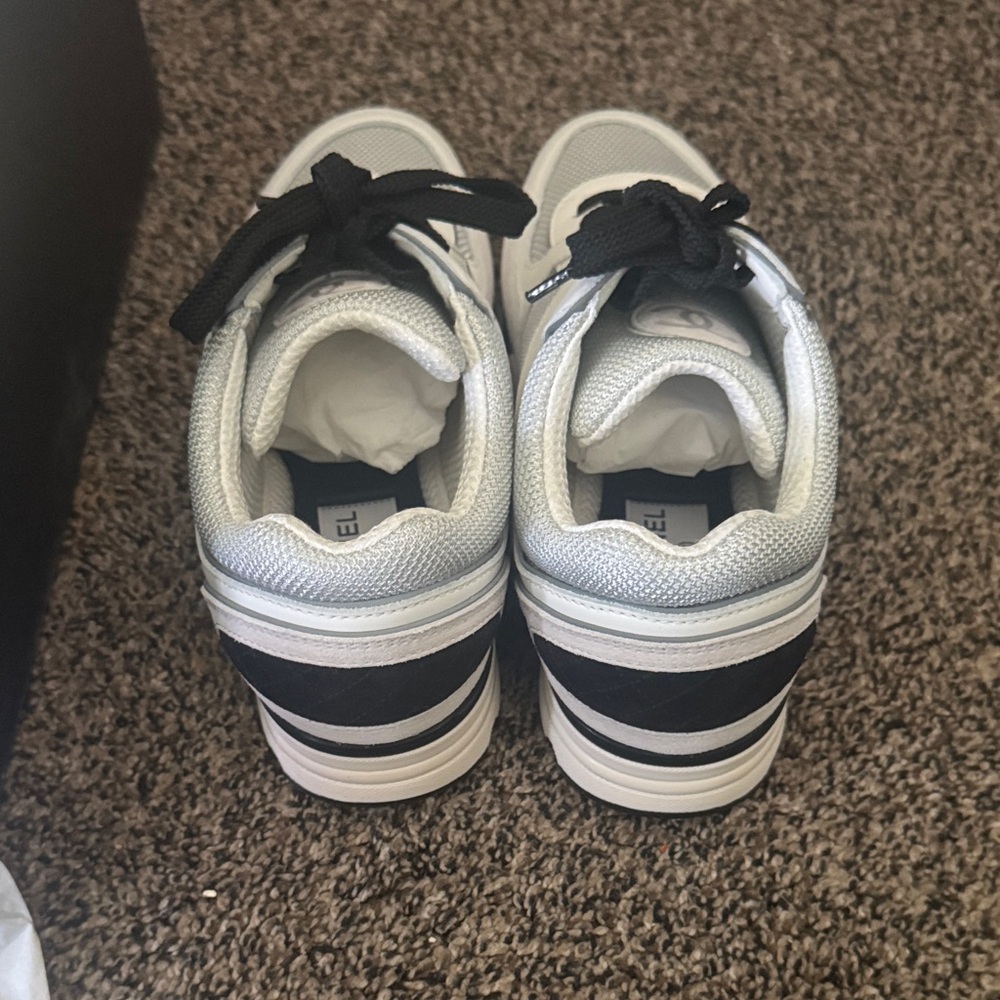 AUTHENTIC CHANEL S22 Sneakers - Picture 6 of 9